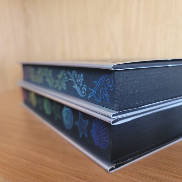 **NEW,SIGNED** Legends & Lattes, Bookshops & Bonedust, Travis Baldree, Fairyloot - Picture 5 of 16